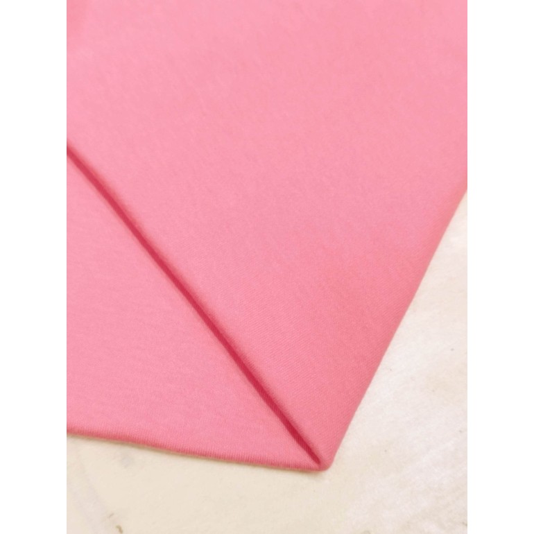 róż z lekkim odcieniem pomarańczy